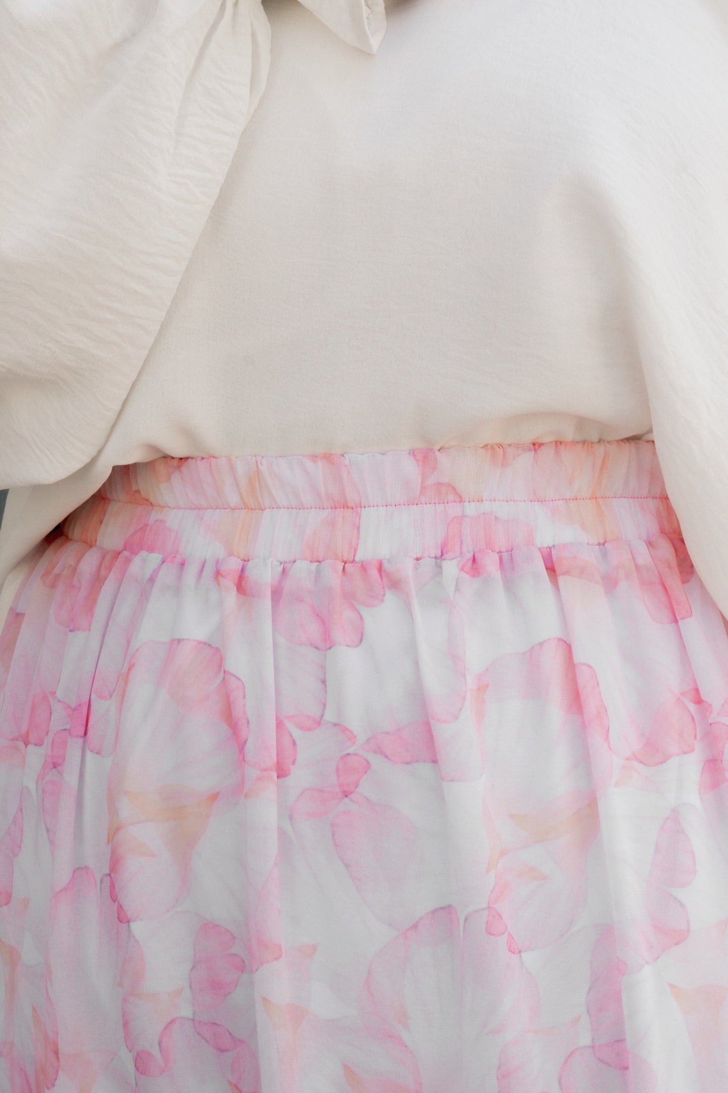 بتلات الورد (تنورة)