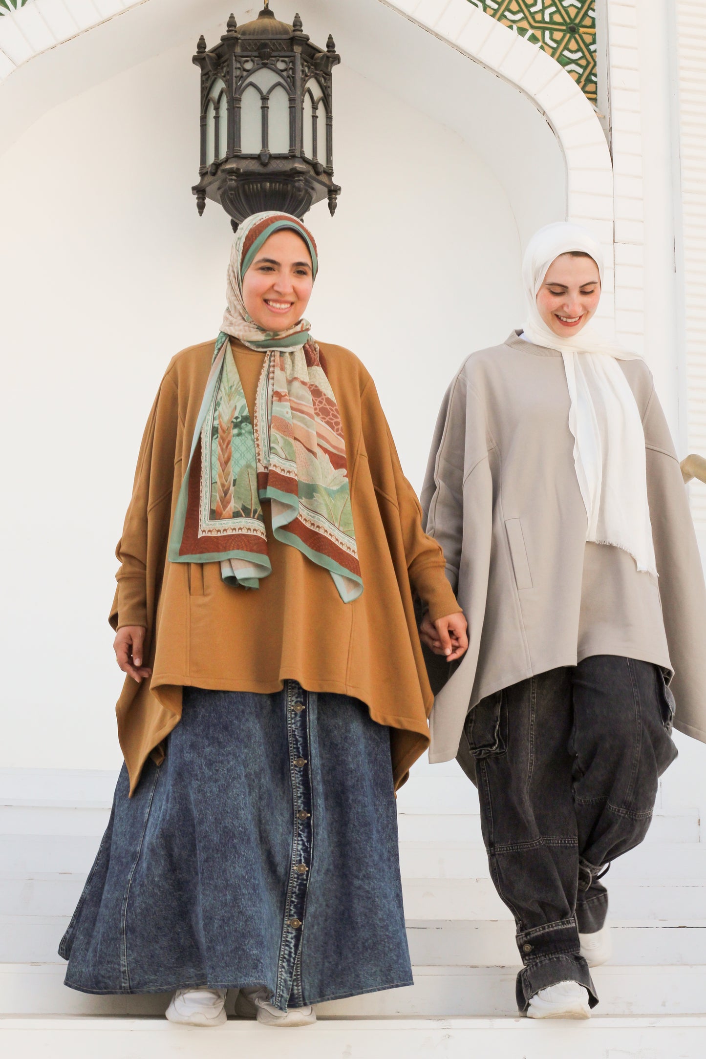 سويت شيرت مميز باللون القرفة