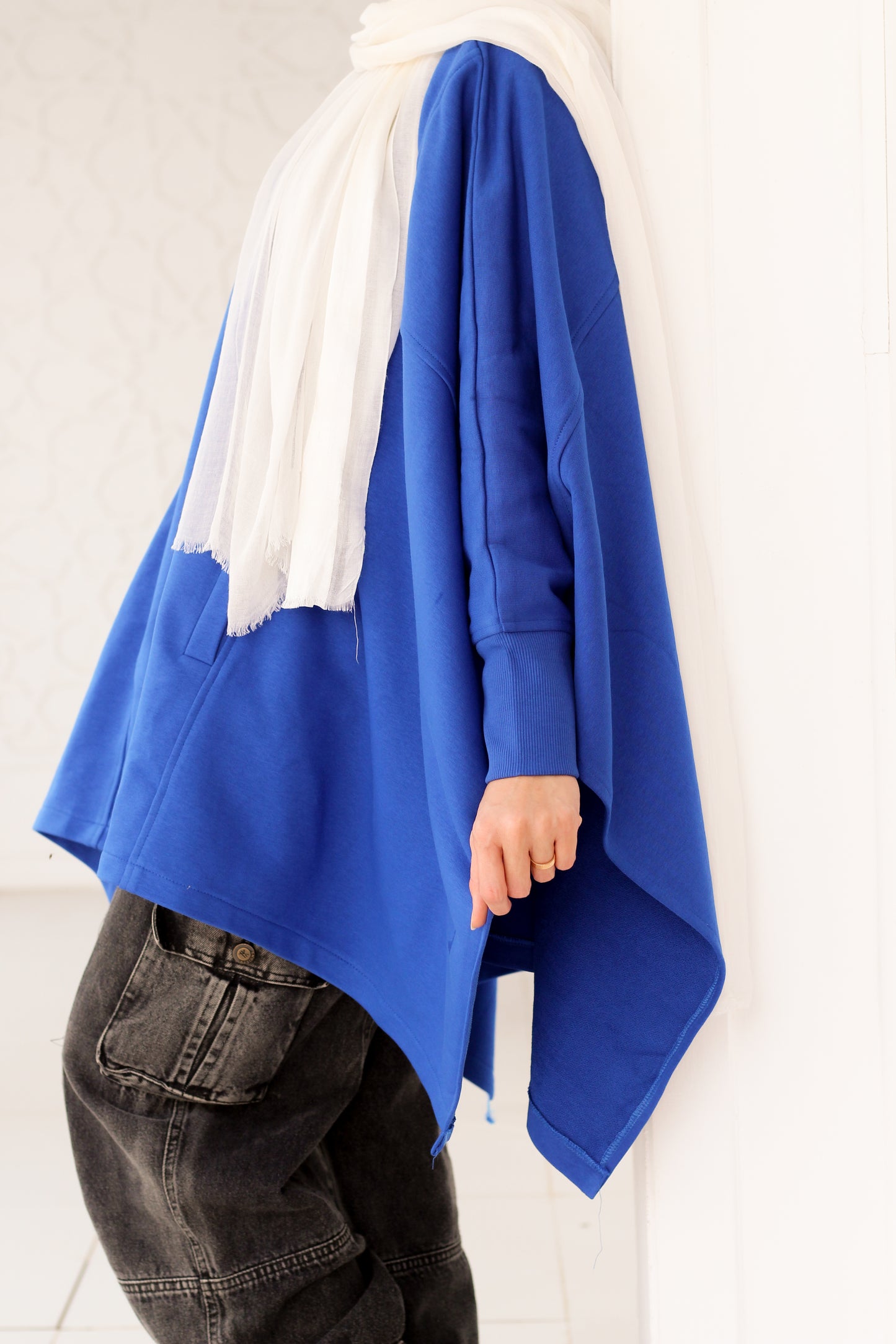 سويت شيرت أزرق مميز