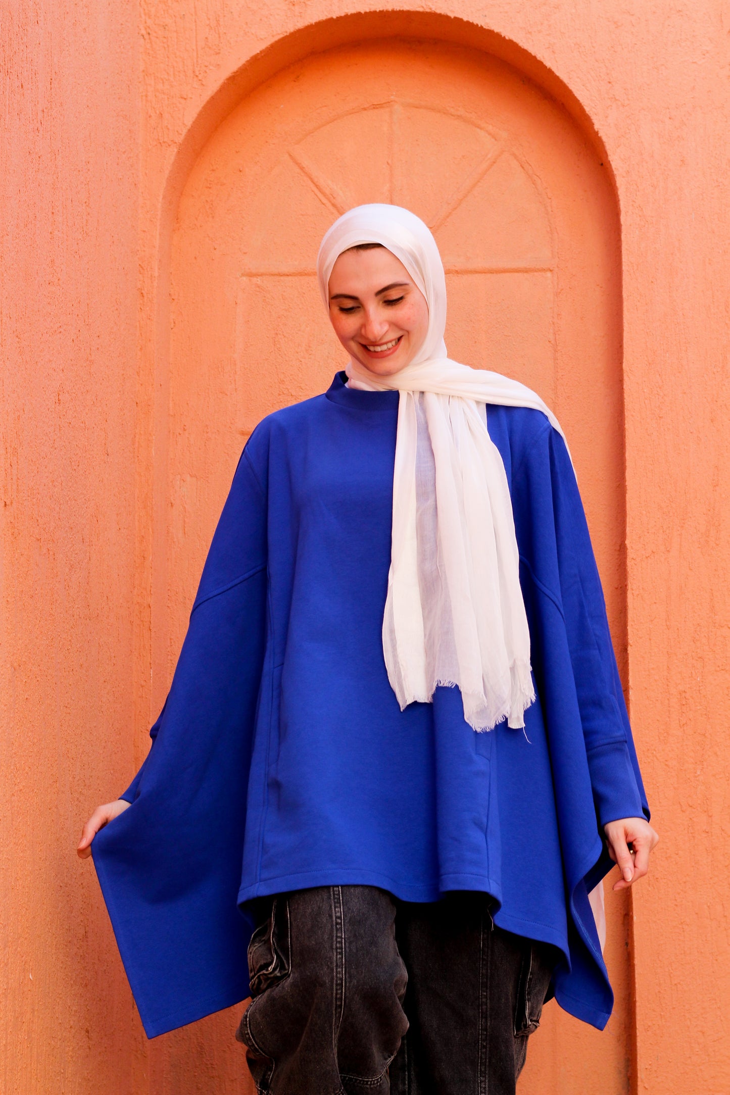 سويت شيرت أزرق مميز