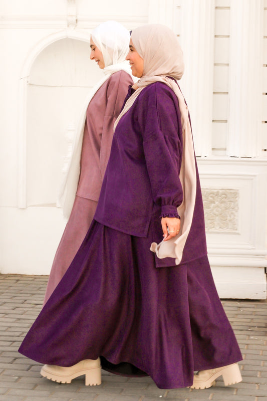 طقم أنيق من الجلد السويدي (بلوزة + تنورة)